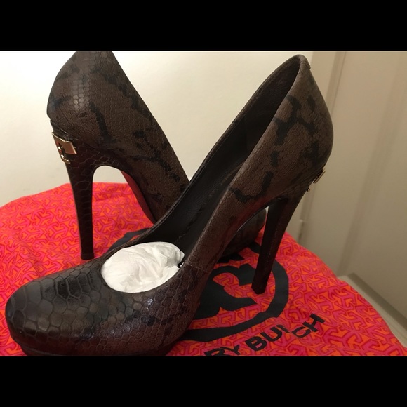 Tory Burch Jude-Amazon snake print shoes - Picture 2 of 5